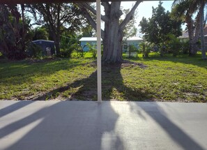 المنطقة المحيطة بالمنشأة