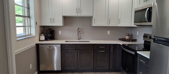 CHARMING & RENOVATED 2-bedroom cottage in Beautiful Sebastian!  Bring your Boat!