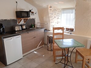 Fridge, microwave, stovetop, toaster