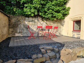 Outdoor dining - STUDIO VOUTE ATYPIQUE (Murol)