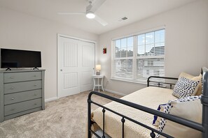 3 bedrooms, iron/ironing board, free WiFi, bed sheets - New Beach Home Near Bethany (Frankford)