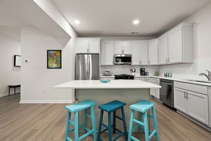 Microonde, forno, piano cottura, lavastoviglie