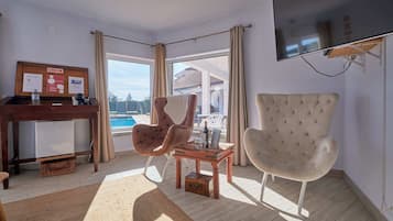 Deluxe Suite, Pool View