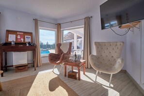 Deluxe Suite, Pool View
