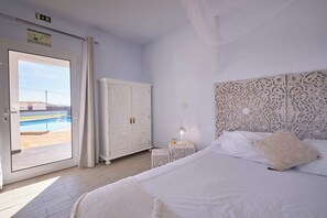 Deluxe Triple Room, Courtyard View