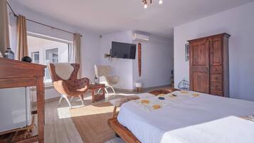 Deluxe Suite, Pool View | Free WiFi