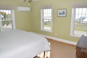 2 bedrooms, WiFi, bed sheets - Island Time-Newly Renovated Waterman's Cottage w/ Water & Sunset Views (Chincoteague)