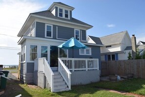 Exterior - Island Time-Newly Renovated Waterman's Cottage w/ Water & Sunset Views (Chincoteague)