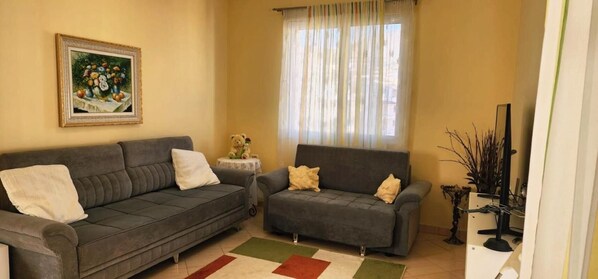 Apartment, 1 Bedroom, Smoking, Balcony | Living room