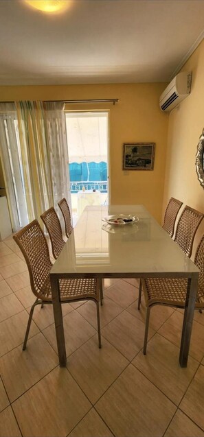 Apartment, 1 Bedroom, Smoking, Balcony | Dining