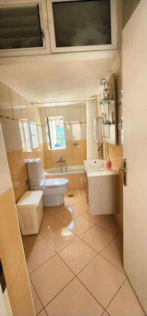 Apartment, 1 Bedroom, Smoking, Balcony | Bathroom