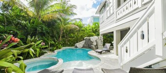 Pineapple Paradise~WATER SLIDE/ Heated Pool & Spa!