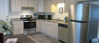 Charming 2-bedroom apartment with WiFi in Moose Creek -.5 mile from of EAFB-H #3