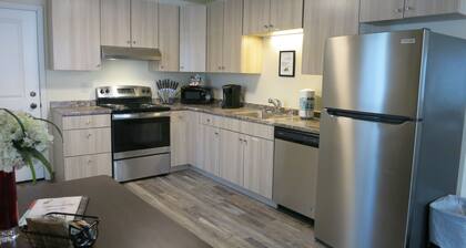 Charming 2-bedroom apartment with WiFi in Moose Creek -.5 mile from of EAFB-H #3