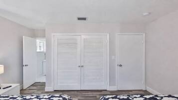 3 bedrooms, iron/ironing board, travel crib, free WiFi