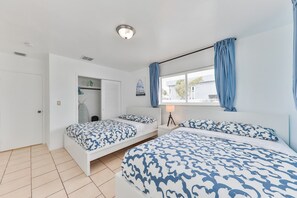 3 bedrooms, desk, iron/ironing board, travel crib