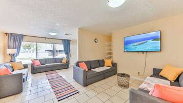 Smart-tv, bøger, kontorer