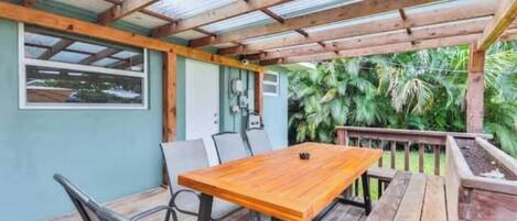 Outdoor dining