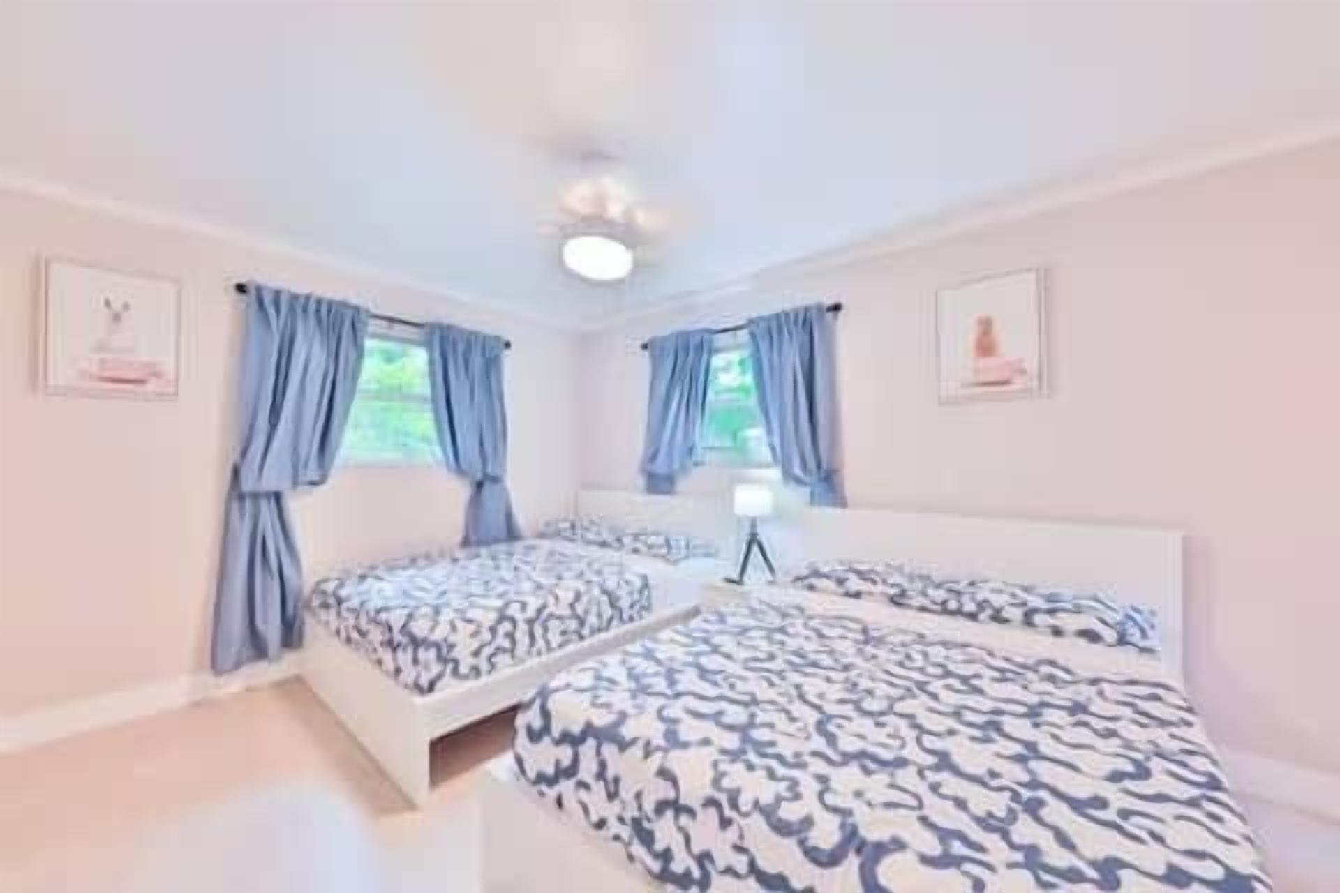 3 bedrooms, desk, iron/ironing board, travel crib