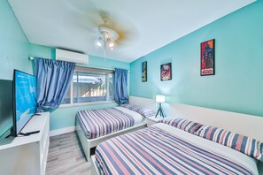 4 bedrooms, desk, iron/ironing board, travel cot