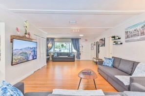 Smart TV, offices - Heart of Hollywood STR-1926 (Hollywood)