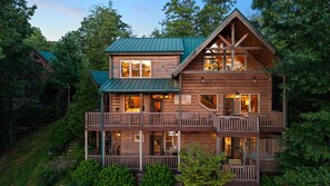 Exterior - Discount Attraction Tickets! Spacious 3BR w/ Game Rm + Theatre Rm + Hot Tub (Gatlinburg)