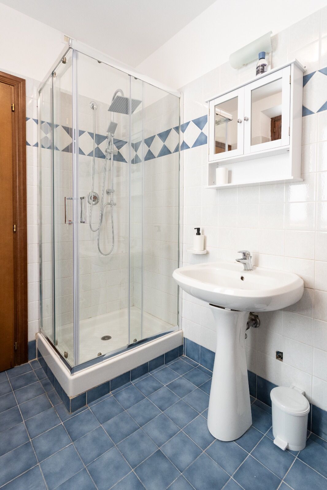 Dusche, Haartrockner, Bidet, Handtücher