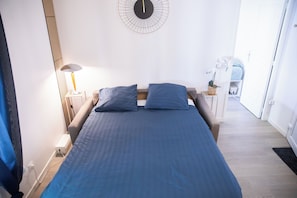 Iron/ironing board, free WiFi, bed sheets