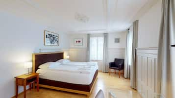 2 bedrooms, desk, iron/ironing board, WiFi