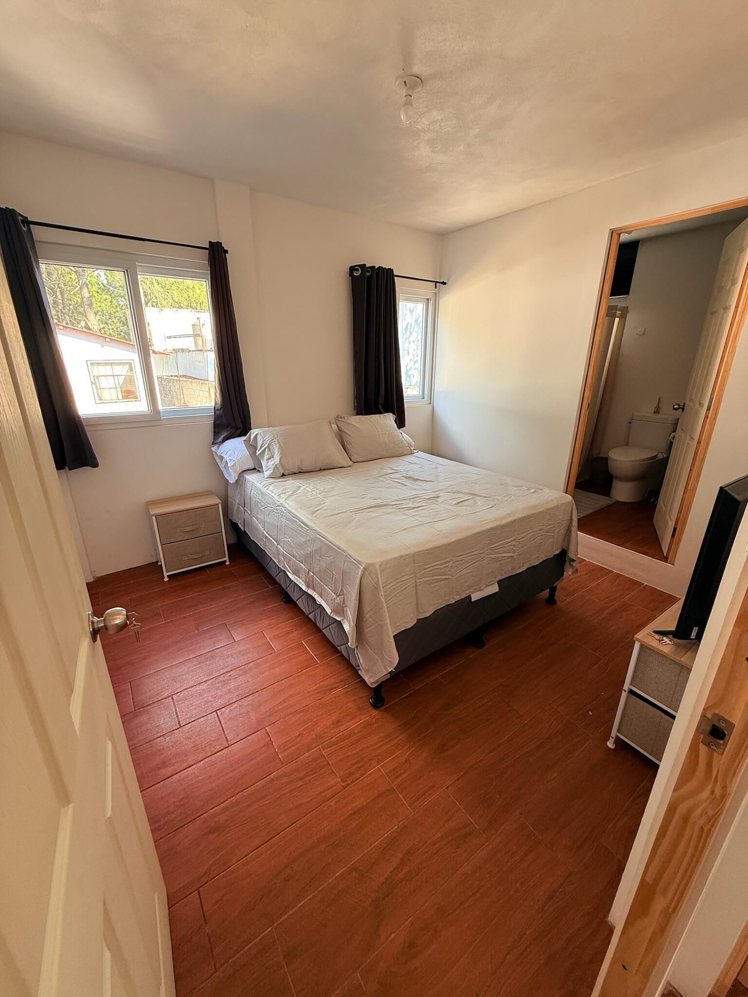 3 chambres, fer et planche à repasser, Wi-Fi, draps fournis