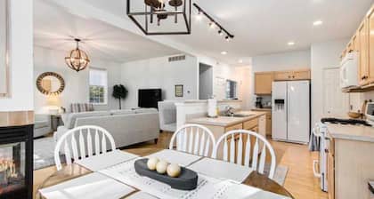 Weko Beach Retreat, Hot Tub, Fire Pit & Near Lake Michigan