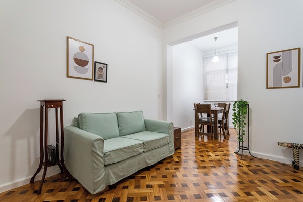 Basic Apartment, 2 Bedrooms, Air conditioning | Living area