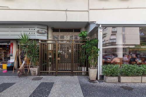 5min da Praia do Leblon - AP102