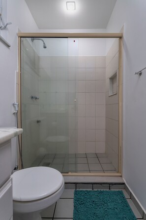 Basic Apartment, 2 Bedrooms, Air conditioning | Bathroom - 5min da Praia do Leblon - AP102 (Rio de Janeiro)