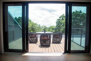 Terrace/patio - Spacious 3-bedroom apartment with AC, WiFi in delightful Atlanta (Atlanta)
