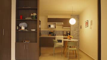 Refrigerador con freezer, microondas, horno, placa de cocina