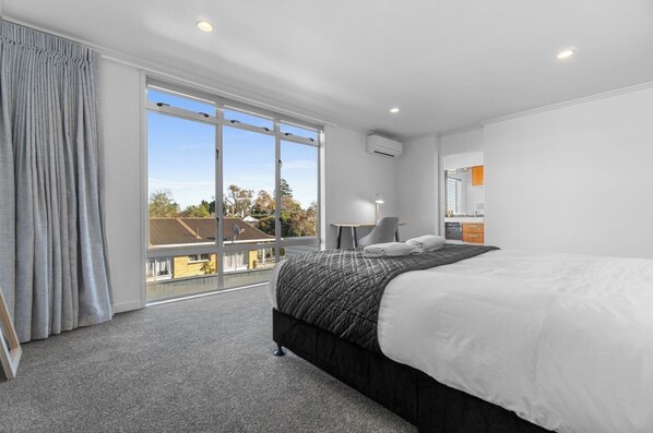 3 bedrooms, iron/ironing board, free WiFi