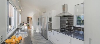 Hosts on the Coast Bach-tastic Hahei