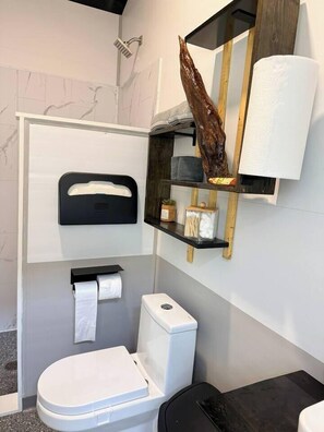 Shower, hair dryer - Slate Serenity/Pet Friendly/Private Hot Tub (South Haven)