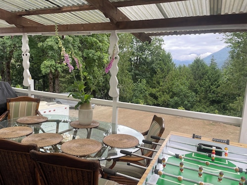 Spacious 3 bedroom unit near the lake