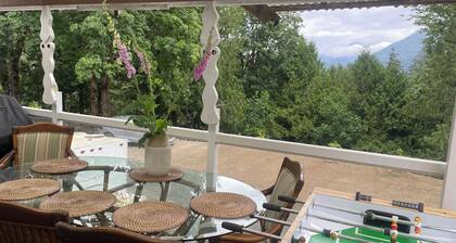 Spacious 3 bedroom unit near the lake