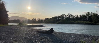 Spacious 3 bedroom unit near the lake