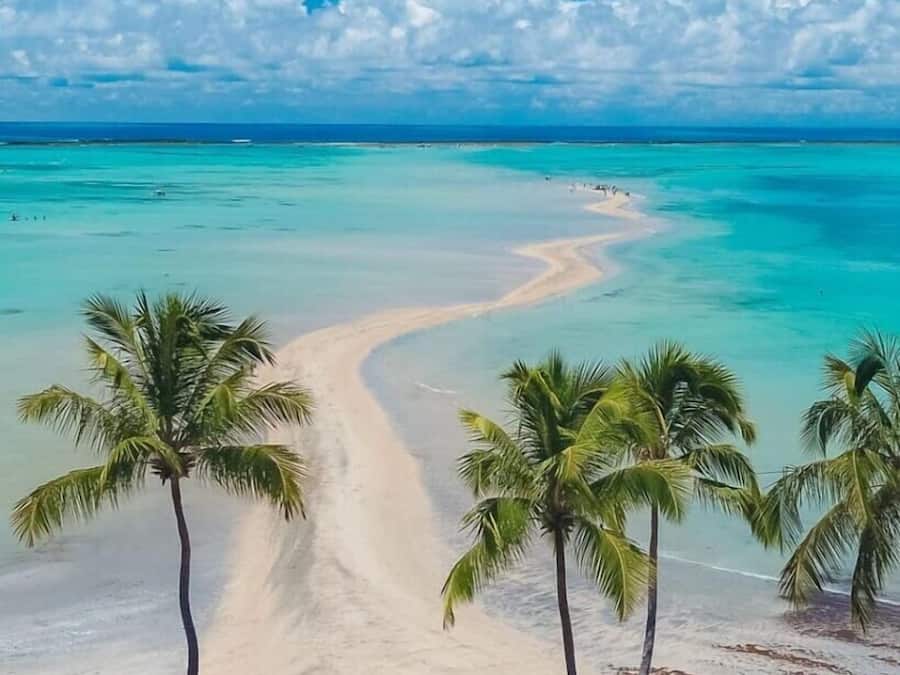 NĂŠr stranden, hvit sand og 10 strandbarer