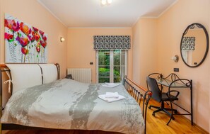 2 habitaciones, tabla de planchar con plancha y wifi gratis 