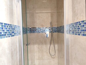 Appartement, balcon | Salle de bain