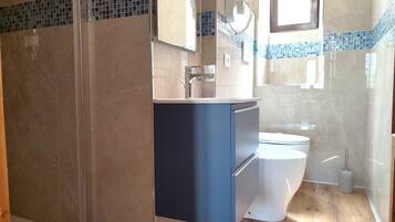 Apartment, Balcony | Bathroom