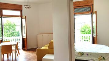 Suite, Balcony | Living area