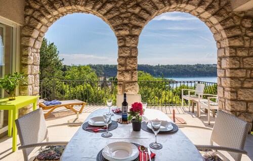 One bedroom beautiful home in Omisalj
