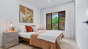 5 bedrooms, iron/ironing board, free WiFi, bed sheets - The Pavilion at Trinity Beach (Trinity Beach)