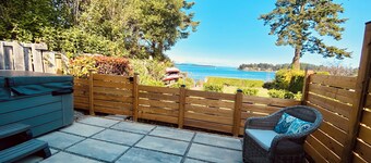 Seaside Haven Oceanfront Suite - Private Hot Tub